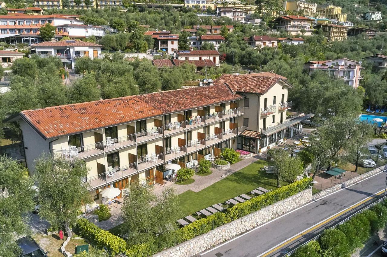 Hotel Rosemarie Лимоне сул Гарда Екстериор снимка