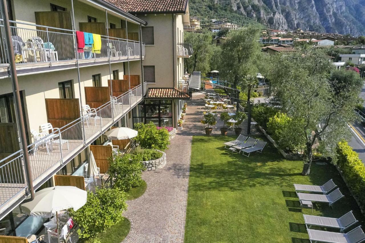 Hotel Rosemarie Лимоне сул Гарда Екстериор снимка